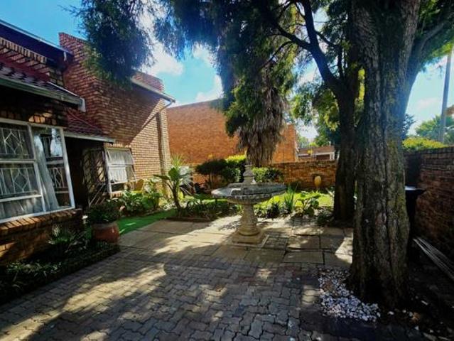 4 Bedroom House in Glen Marais