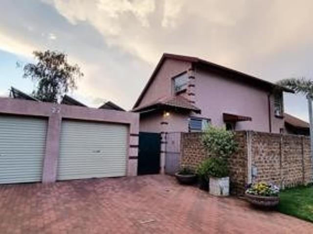 4 Bedroom House in Glen Marais