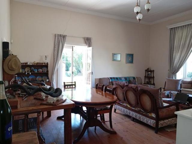 4 Bedroom House in Graaff Reinet