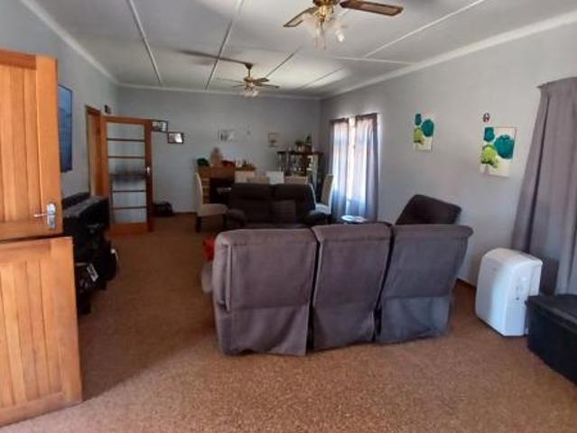 4 Bedroom House in Graaff Reinet