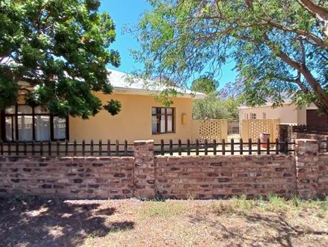 4 Bedroom House in Graaff Reinet