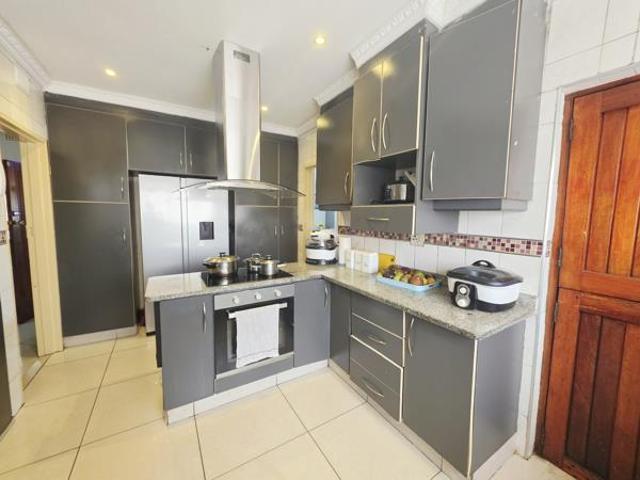 4 Bedroom House in Grantham Park