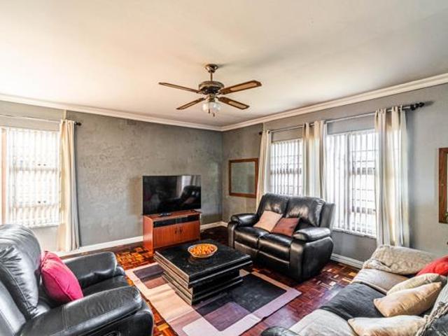 4 Bedroom House in Grassy Park