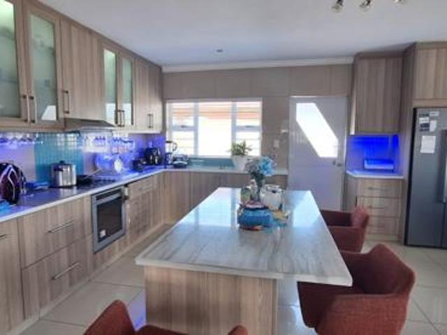 4 Bedroom House in Grassy Park