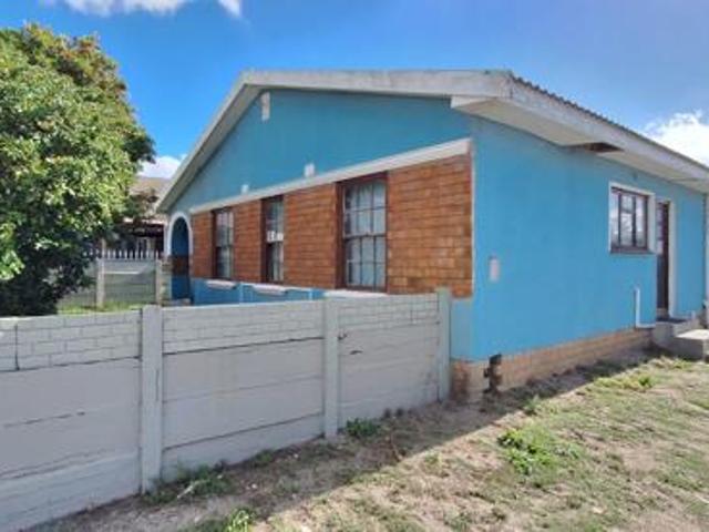4 Bedroom House in Grassy Park