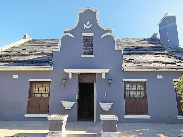 4 Bedroom House in Grassy Park