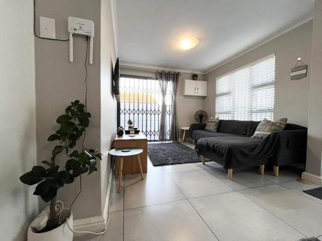 4 Bedroom House in Grassy Park