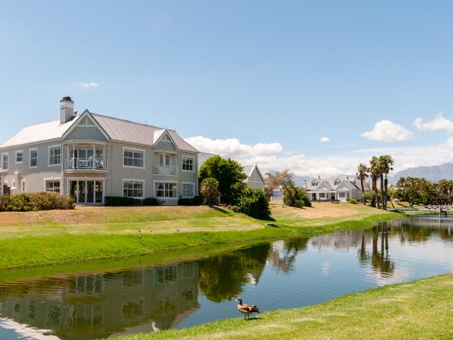 4 Bedroom House in Greenways Golf Estate