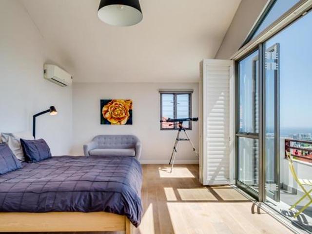 4 Bedroom House in Green Point