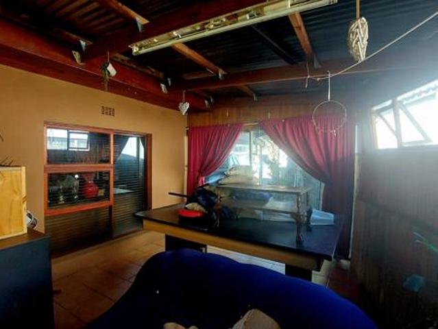 4 Bedroom House in Groenheuwel