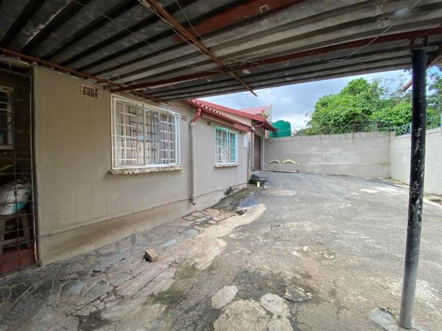 4 Bedroom House in Grove End