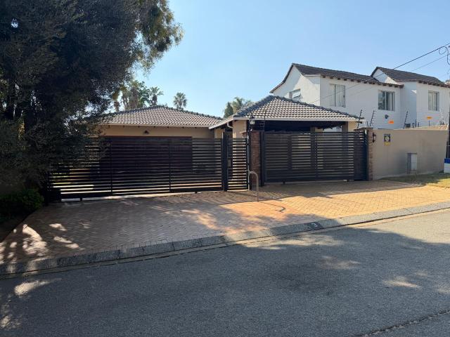 4 Bedroom House in Douglasdale