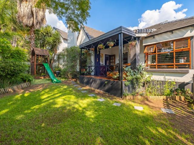 4 Bedroom House in Douglasdale