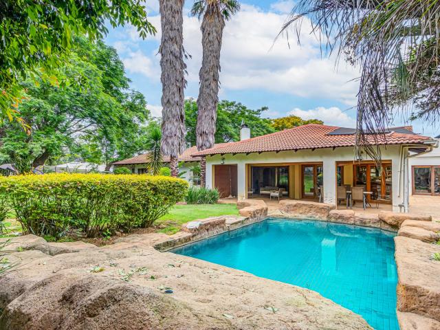 4 Bedroom House in Douglasdale