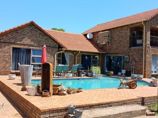 4 Bedroom House in Doornpoort