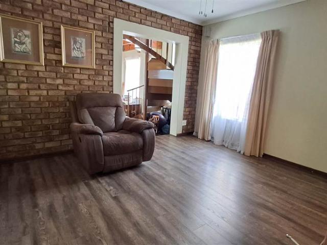 4 Bedroom House in Doornpoort and surrounds