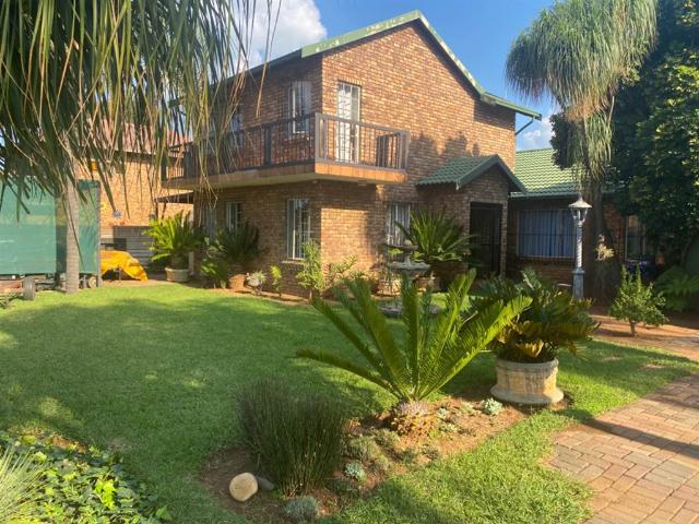 4 Bedroom House in Doornpoort and surrounds