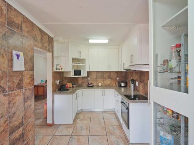 4 Bedroom House in Dorchester Heights