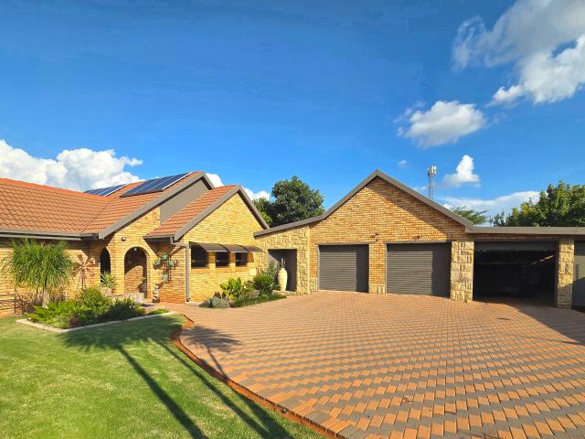 4 Bedroom House in Doringkruin