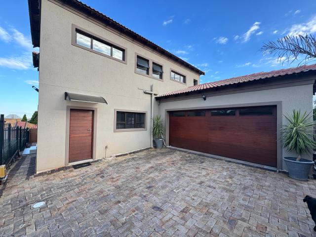 4 Bedroom House in Doringkruin