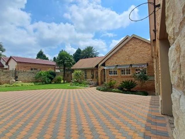 4 Bedroom House in Doringkruin