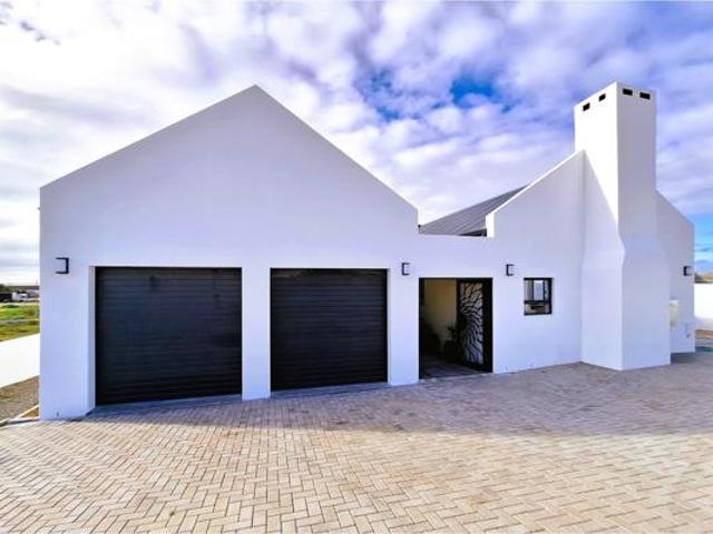 4 Bedroom House in Da Gama Bay