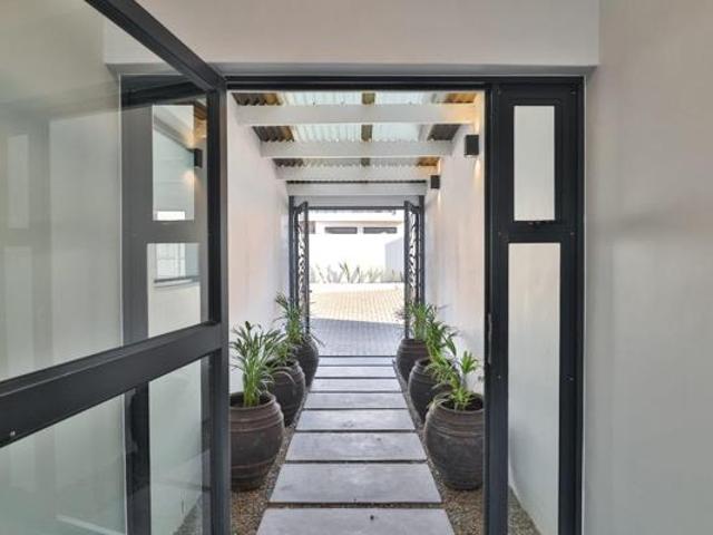 4 Bedroom House in Da Gama Bay