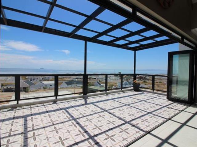 4 Bedroom House in Da Gama Bay