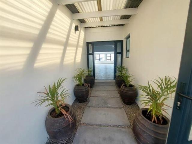 4 Bedroom House in Da Gama Bay