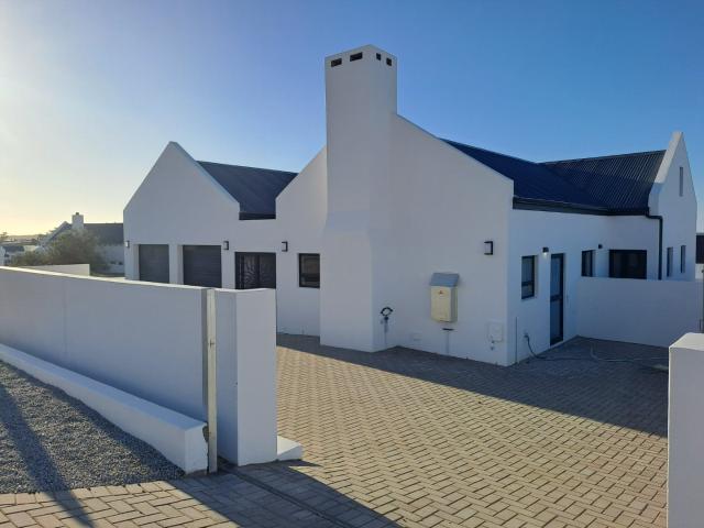 4 Bedroom House in Da Gama Bay