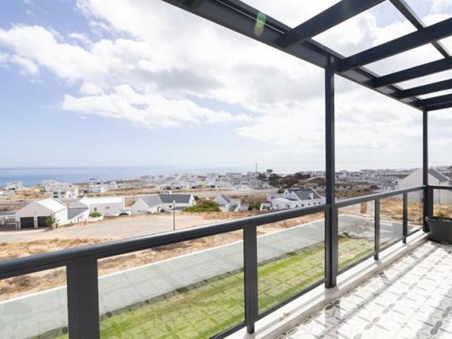 4 Bedroom House in Da Gama Bay