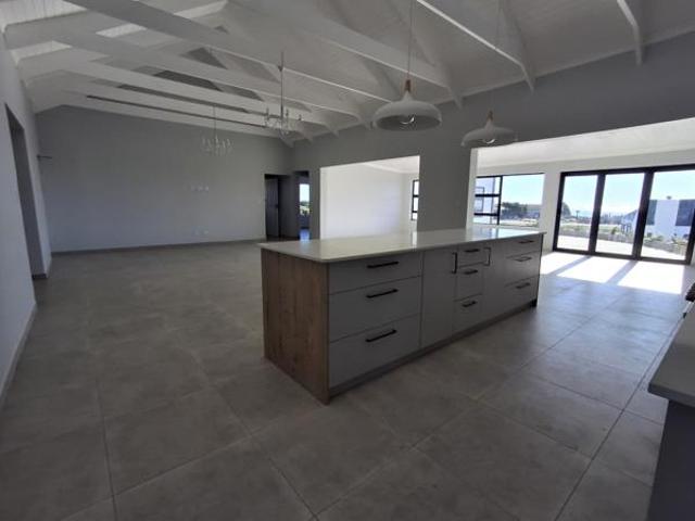 4 Bedroom House in Da Gama Bay