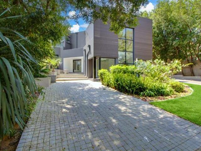 4 Bedroom House in Dainfern Golf Estate