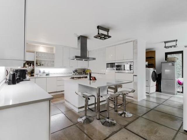 4 Bedroom House in Dainfern Golf Estate