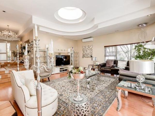 4 Bedroom House in Dainfern Golf Estate