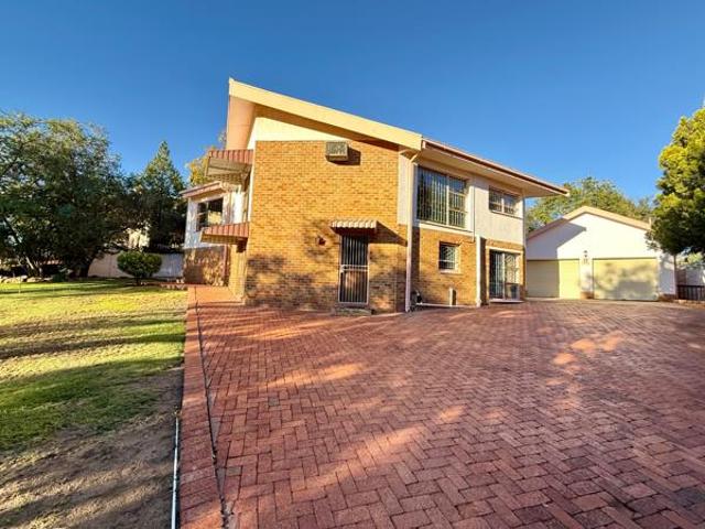 4 Bedroom House in Dan Pienaar