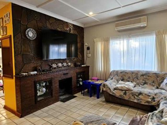 4 Bedroom House in Dan Pienaar