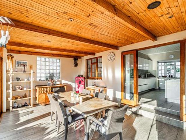 4 Bedroom House in Devils Peak Estate