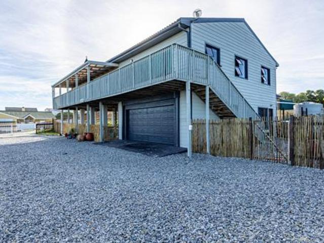 4 Bedroom House in De Kelders