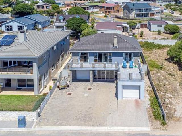 4 Bedroom House in De Kelders