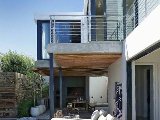 4 Bedroom House in De Kelders