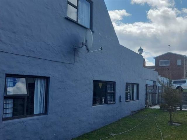 4 Bedroom House in De Kelders