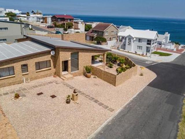 4 Bedroom House in De Kelders
