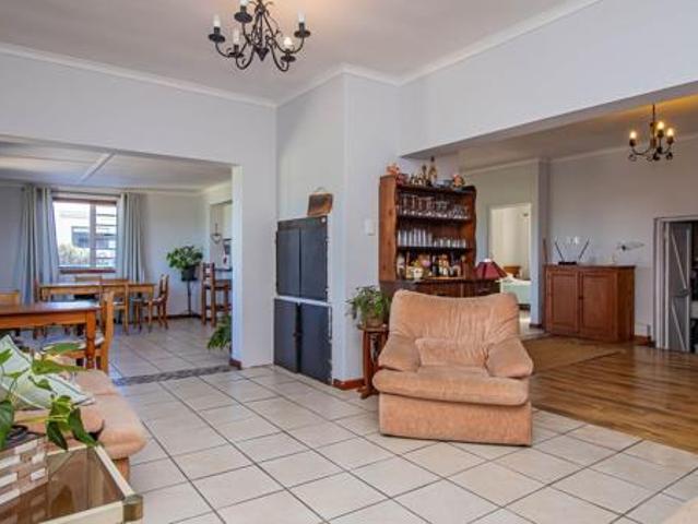 4 Bedroom House in De Kelders