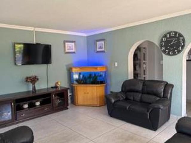 4 Bedroom House in Del Judor