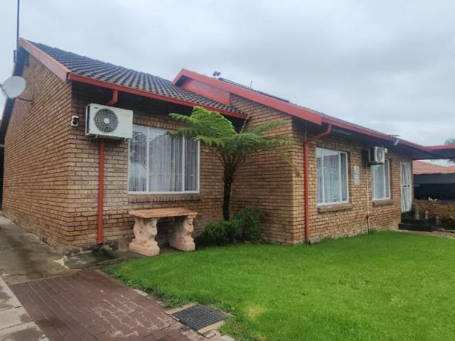4 Bedroom House in Del Judor