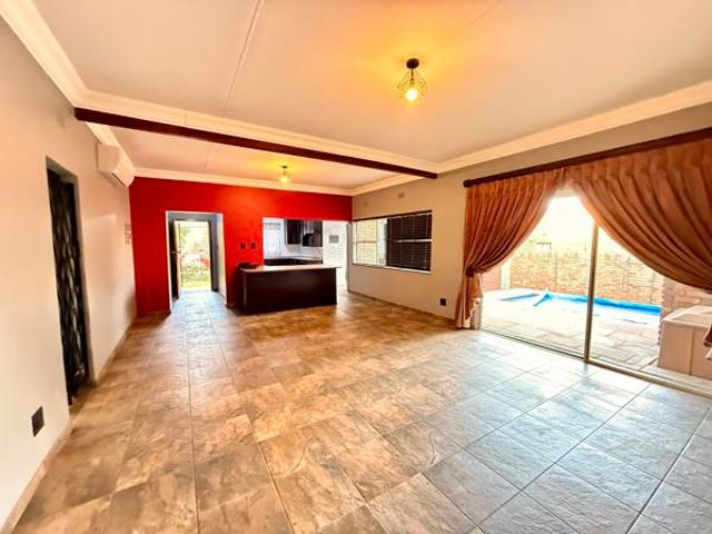 4 Bedroom House in Del Judor