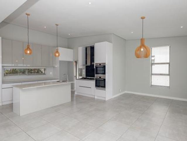 4 Bedroom House in Dennegeur