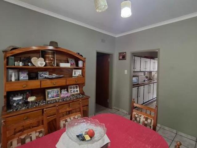 4 Bedroom House in Dennesig