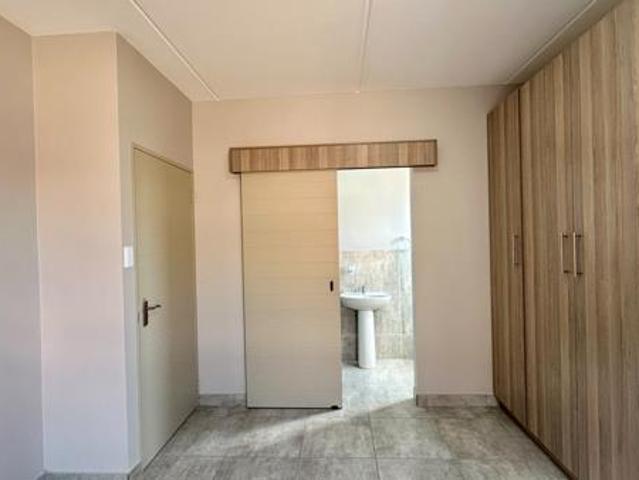 4 Bedroom House in Die Heuwel